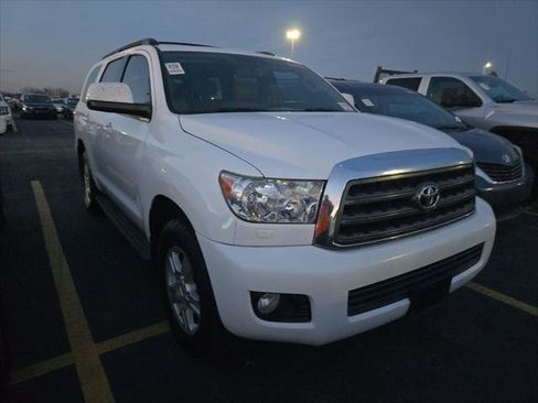 Used 2015 Toyota Sequoia SR5 image 4