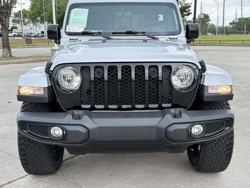 Used 2023 Jeep Gladiator Willys image 5