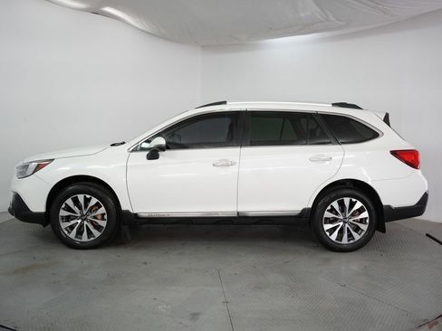 Used 2018 Subaru Outback 2.5i Touring AWD/4WD image 4