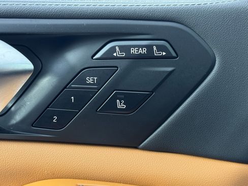 Used 2023 BMW X7 xDrive40i w/ M Sport Package image 18