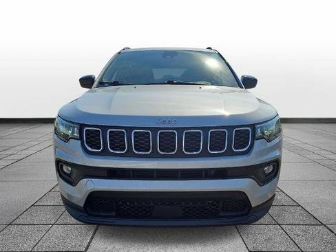 Used 2024 Jeep Compass Latitude AWD/4WD image 2