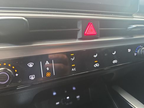 Certified 2025 Kia Sorento LX FWD image 16
