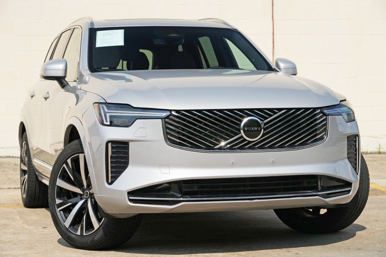 Used 2025 Volvo XC90 B5 Core w/ Protection Package Premier AWD/4WD image 4
