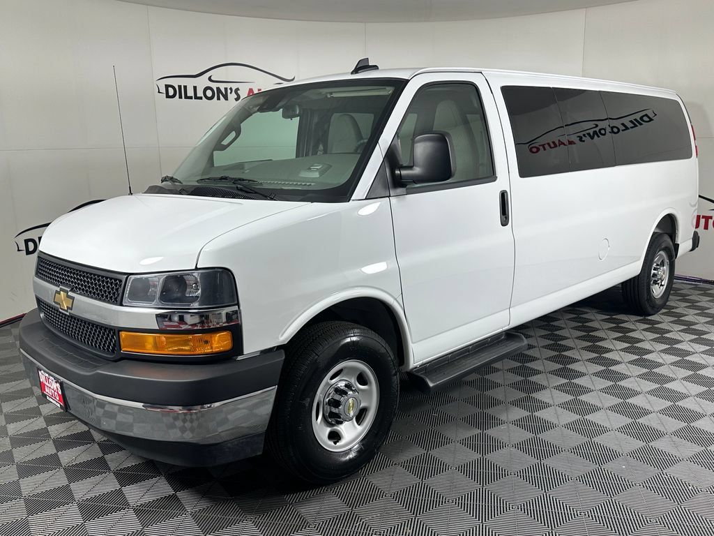 Used 2025 Chevrolet Express 3500 LT w/ LT Preferred Equipment Group RWD image 2