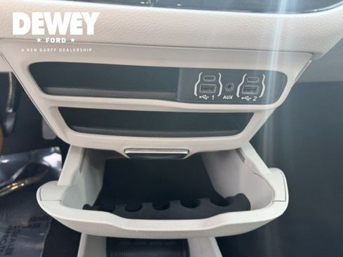 Used 2023 Chrysler Pacifica Touring-L FWD image 19