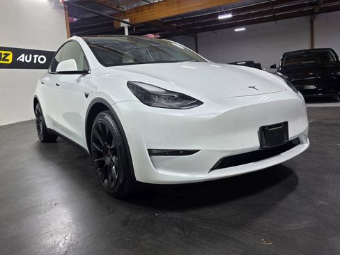Used 2022 Tesla Model Y Long Range image 7