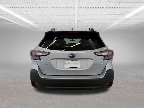 Used 2025 Subaru Outback Premium AWD/4WD image 4