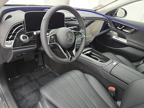 Used 2025 Mercedes-Benz E 350 4MATIC Sedan image 16
