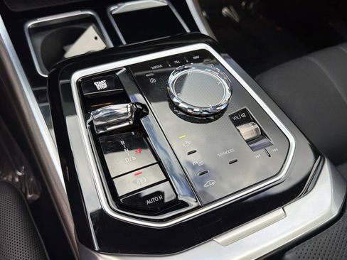 Certified 2025 BMW 760i xDrive AWD/4WD image 27