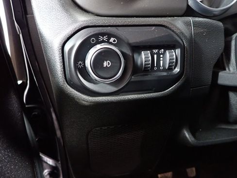 Used 2020 Jeep Wrangler Sport AWD/4WD image 30