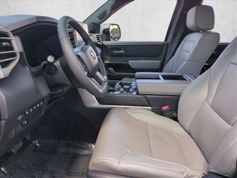 Used 2025 Toyota Tundra Limited AWD/4WD image 18