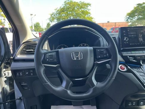 Used 2025 Honda Odyssey Touring image 13
