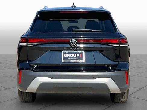 Used 2026 Volkswagen Tiguan SE AWD/4WD image 5