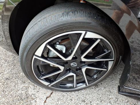 Certified 2025 Nissan Sentra SR FWD image 22