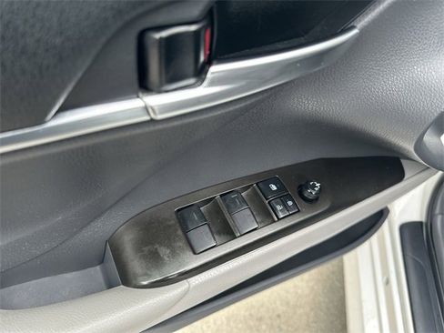 Used 2021 Toyota Camry LE image 15