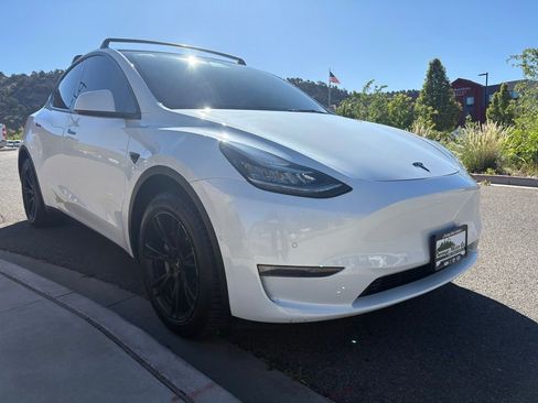 Used 2022 Tesla Model Y Long Range AWD/4WD image 10