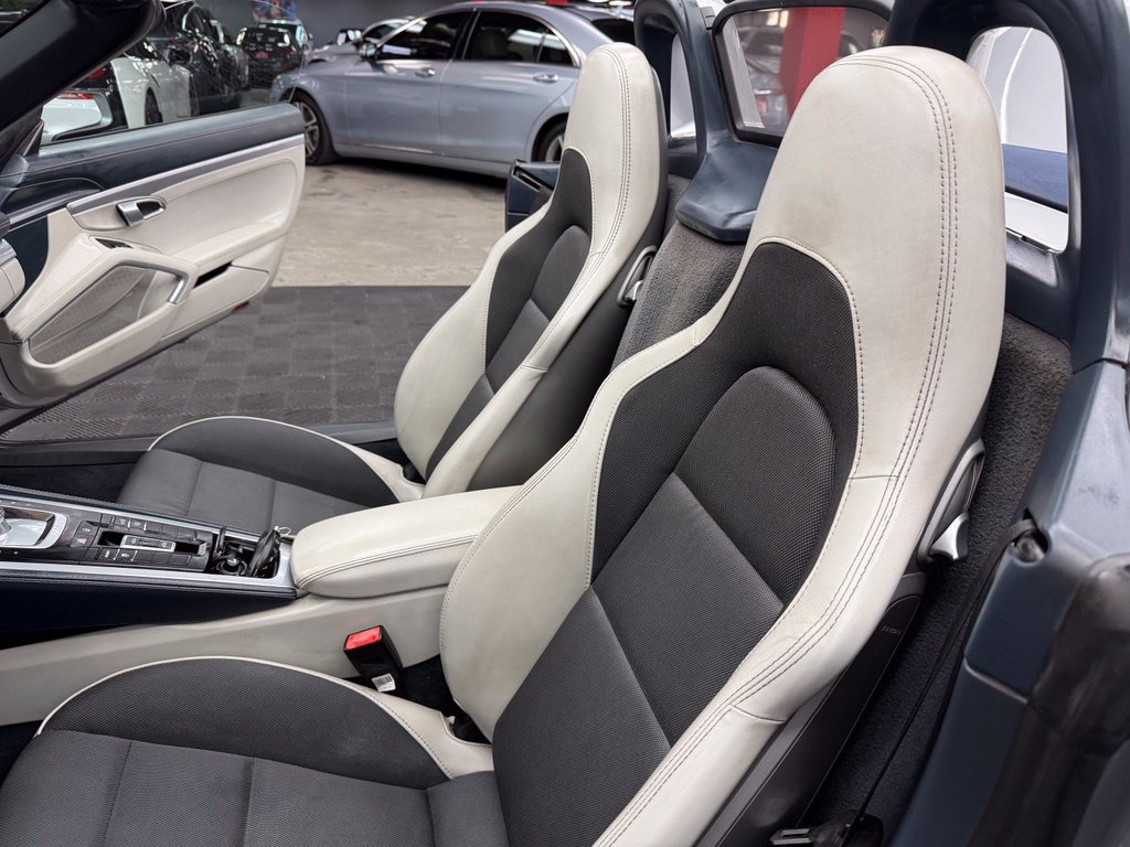 Used 2018 Porsche 718 Boxster RWD image 32