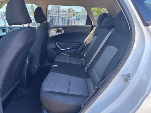 Used 2025 Kia Soul LX w/ LX Technology Package image 24