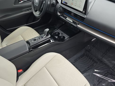 Used 2024 Toyota Prius XLE AWD/4WD image 13
