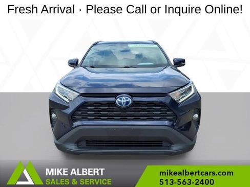 Used 2021 Toyota RAV4 XLE AWD/4WD image 2