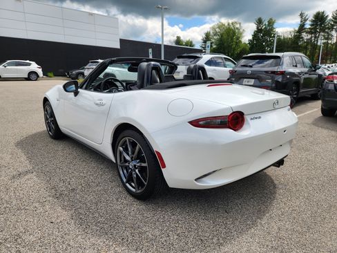 Used 2019 MAZDA MX-5 Miata Grand Touring RWD image 9