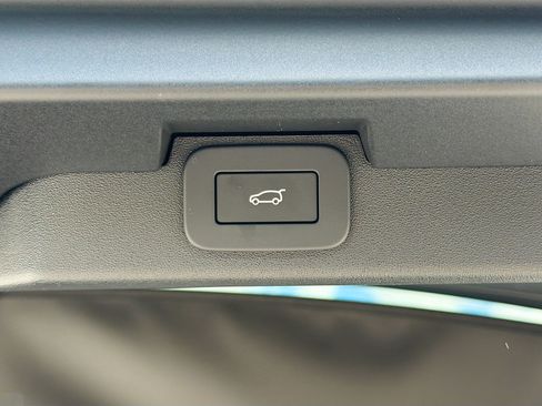 New 2026 Land Rover Discovery Limited Edition AWD/4WD image 14