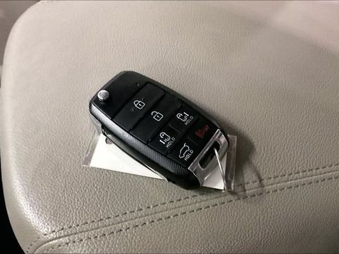 Used 2019 Kia Sedona LX FWD image 11