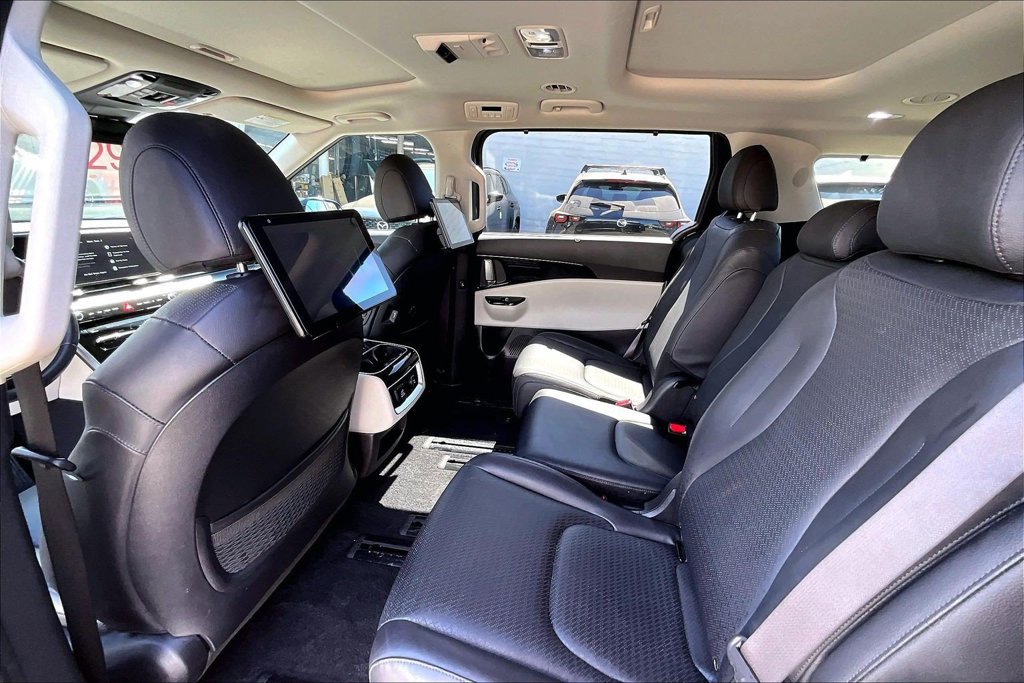 Used 2024 Kia Carnival SX Prestige FWD image 18