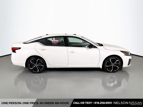 New 2026 Nissan Altima 2.5 SR FWD image 4