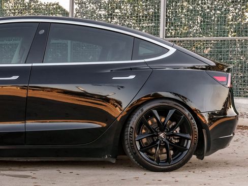 Used 2019 Tesla Model 3 Performance image 14