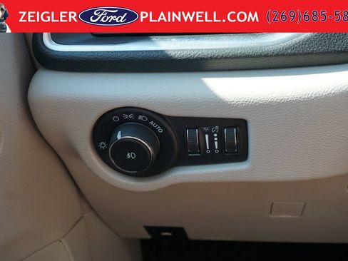 Used 2024 Chrysler Pacifica Limited FWD image 33