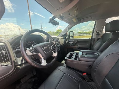 Used 2018 GMC Sierra 3500 SLE w/ SLE Preferred Package AWD/4WD image 14