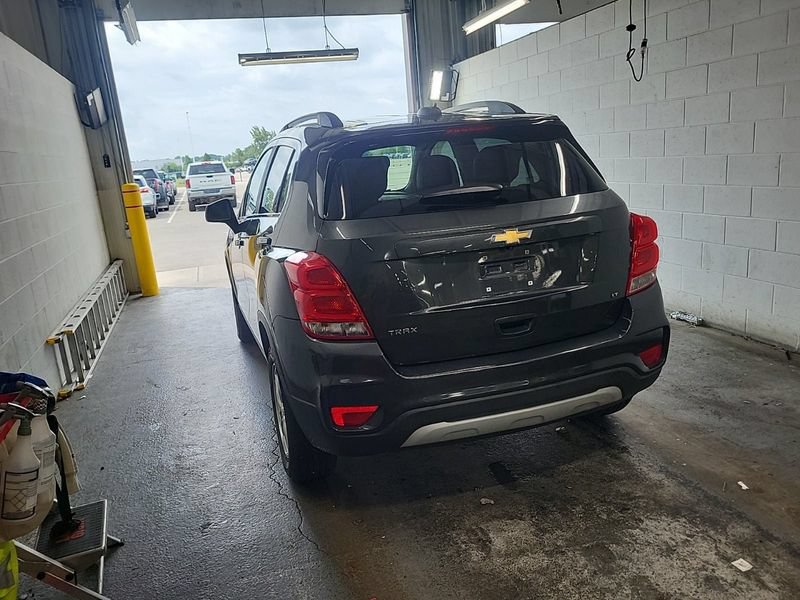 Used 2018 Chevrolet Trax LT w/ LT Convenience Package FWD image 2
