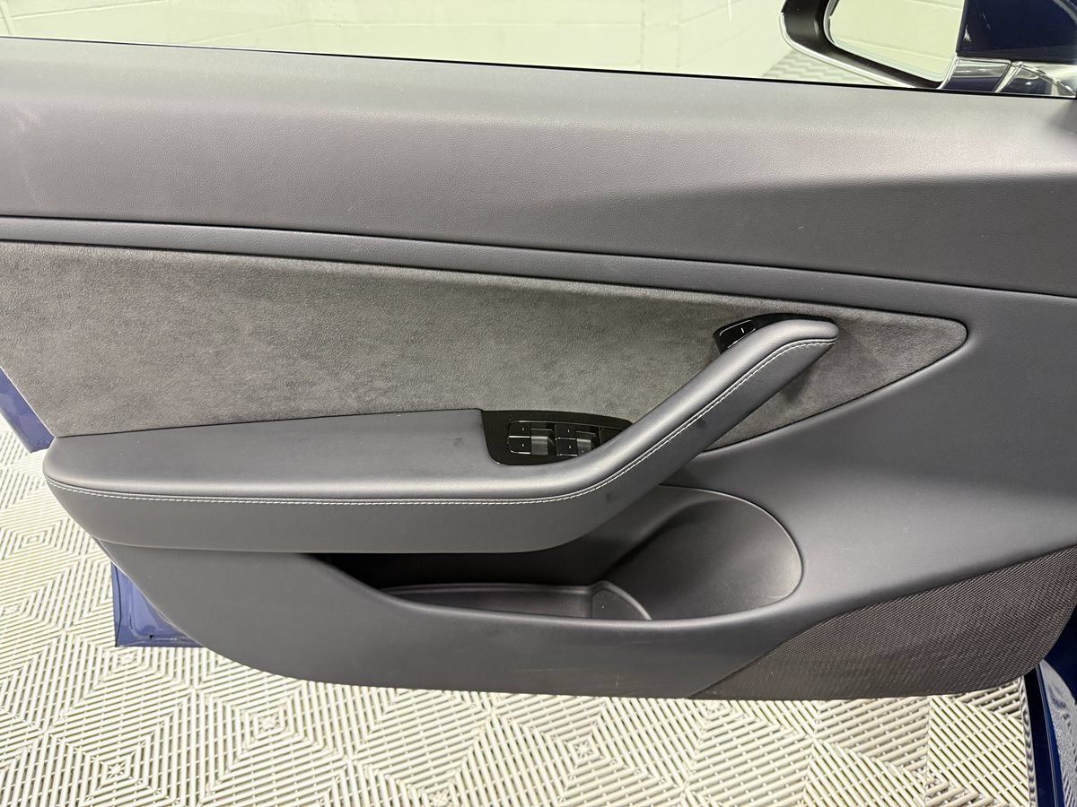 Used 2018 Tesla Model 3 Long Range RWD image 9