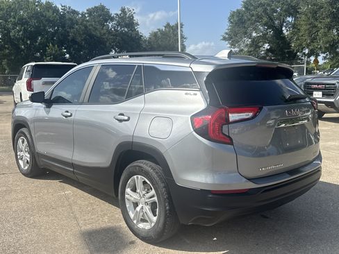 Used 2023 GMC Terrain SLE w/ Driver Convenience Package FWD image 3