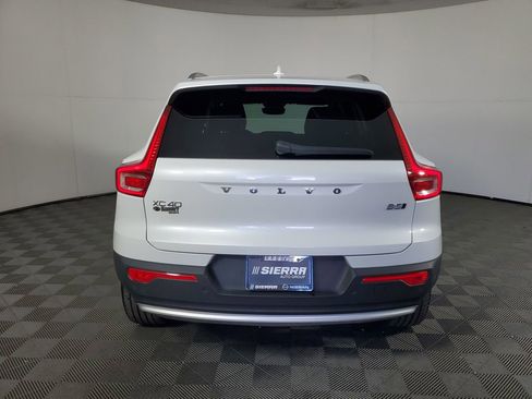 Used 2023 Volvo XC40 B5 Core w/ Climate Package image 5
