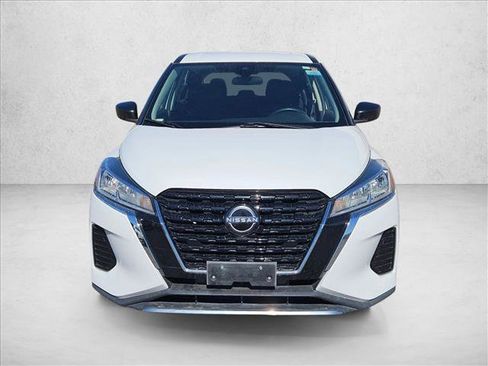 Used 2022 Nissan Kicks S image 2