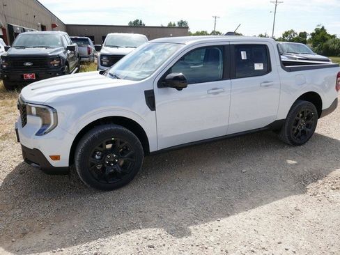 New 2025 Ford Maverick Lariat w/ Black Appearance Package image 8