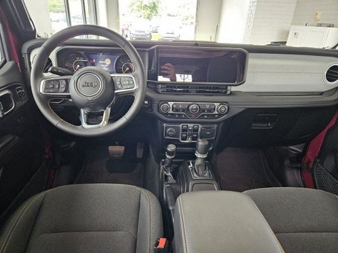Used 2024 Jeep Wrangler Unlimited Sahara AWD/4WD image 19