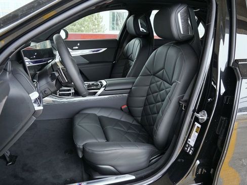 New 2026 BMW 740i xDrive w/ Premium Package AWD/4WD image 10