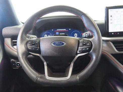 Used 2025 Ford Explorer ST-Line w/ Premium Package image 9