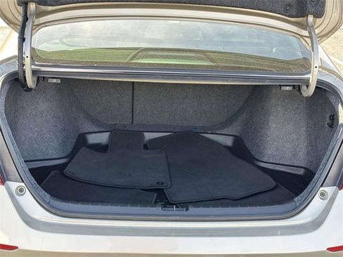 Used 2019 Honda Accord Touring image 9