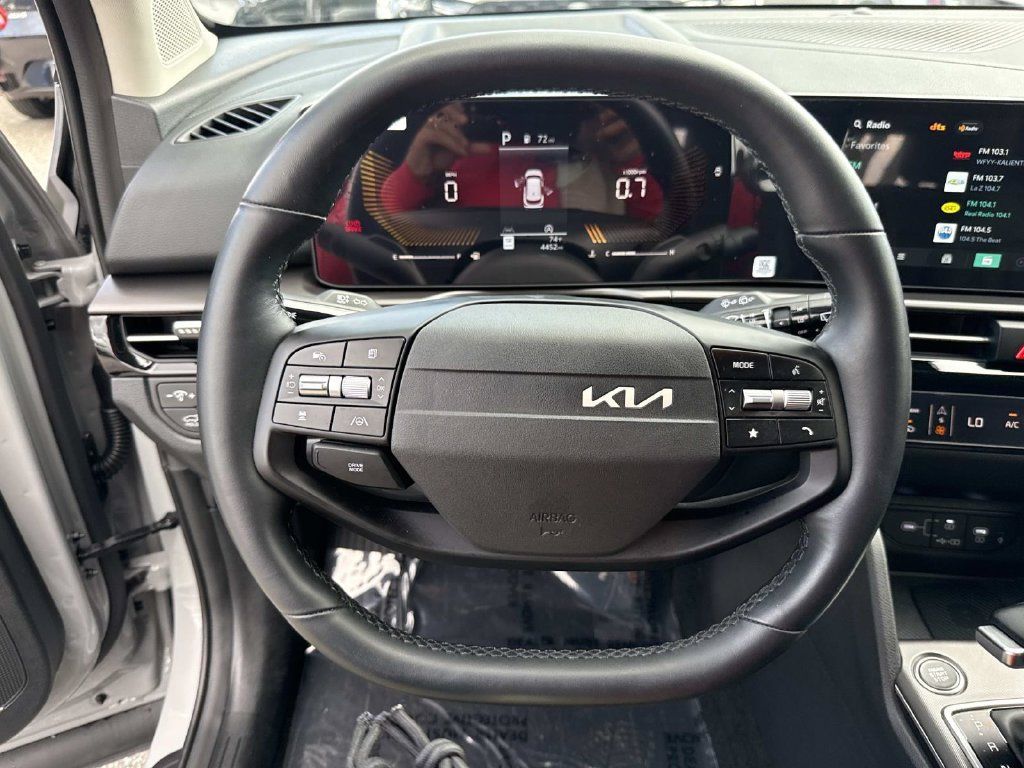 Used 2026 Kia Sportage EX FWD image 41