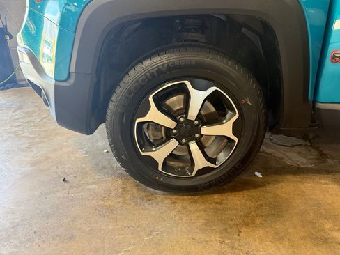 Used 2020 Jeep Renegade Trailhawk w/ Cold Weather Group AWD/4WD image 11