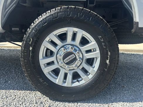 Used 2019 Ford F250 XLT AWD/4WD image 2