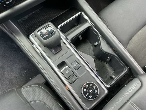 Used 2025 Nissan Pathfinder SV AWD/4WD image 18