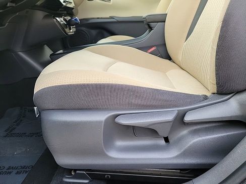 Used 2018 Toyota Prius Four image 13