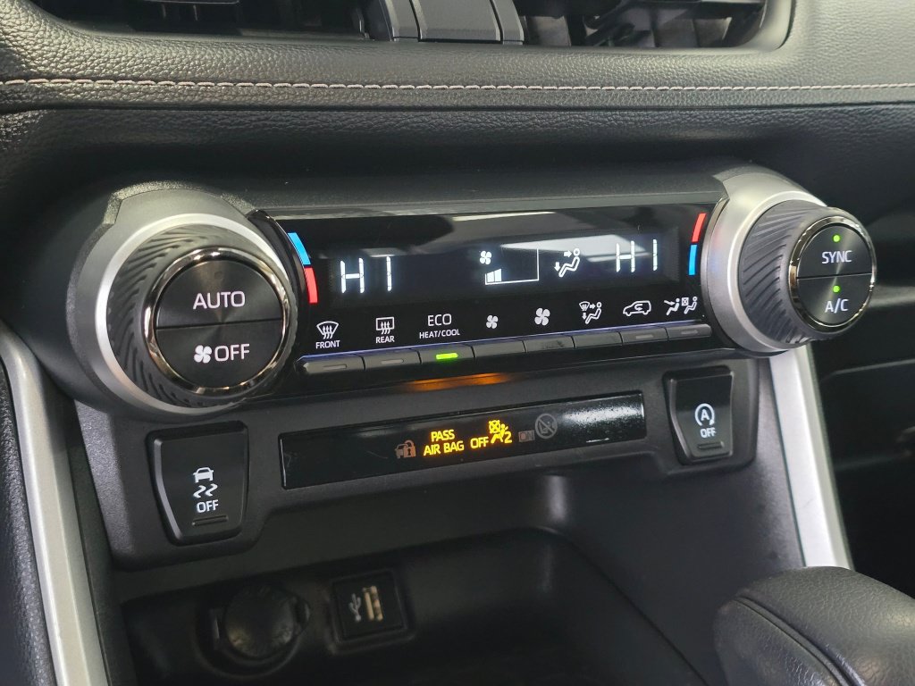 Used 2025 Toyota RAV4 XLE AWD/4WD image 27