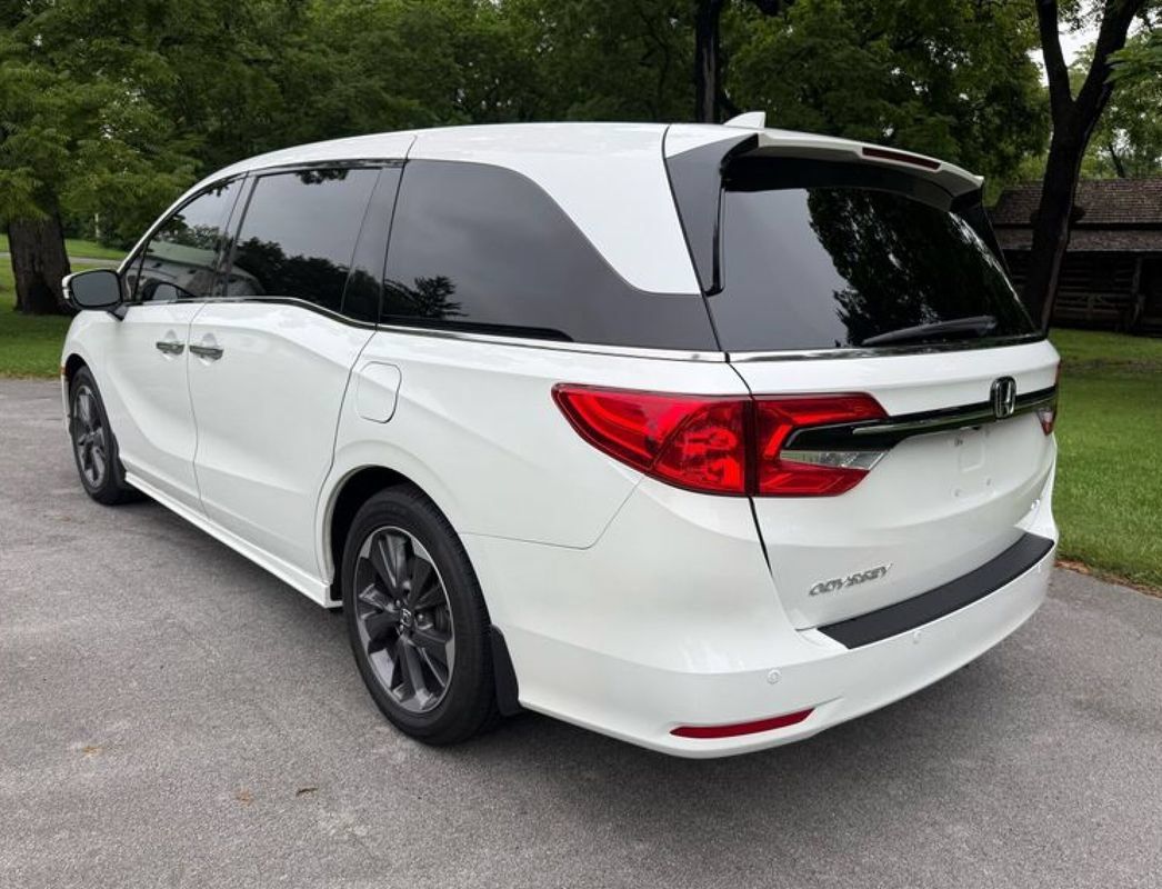 Used 2023 Honda Odyssey Elite image 9