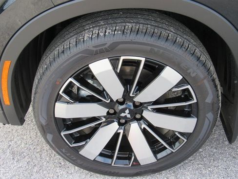 New 2025 Mitsubishi Outlander SE image 8